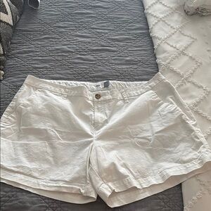Old Navy White 5 in Shorts Lightweight Cotton
